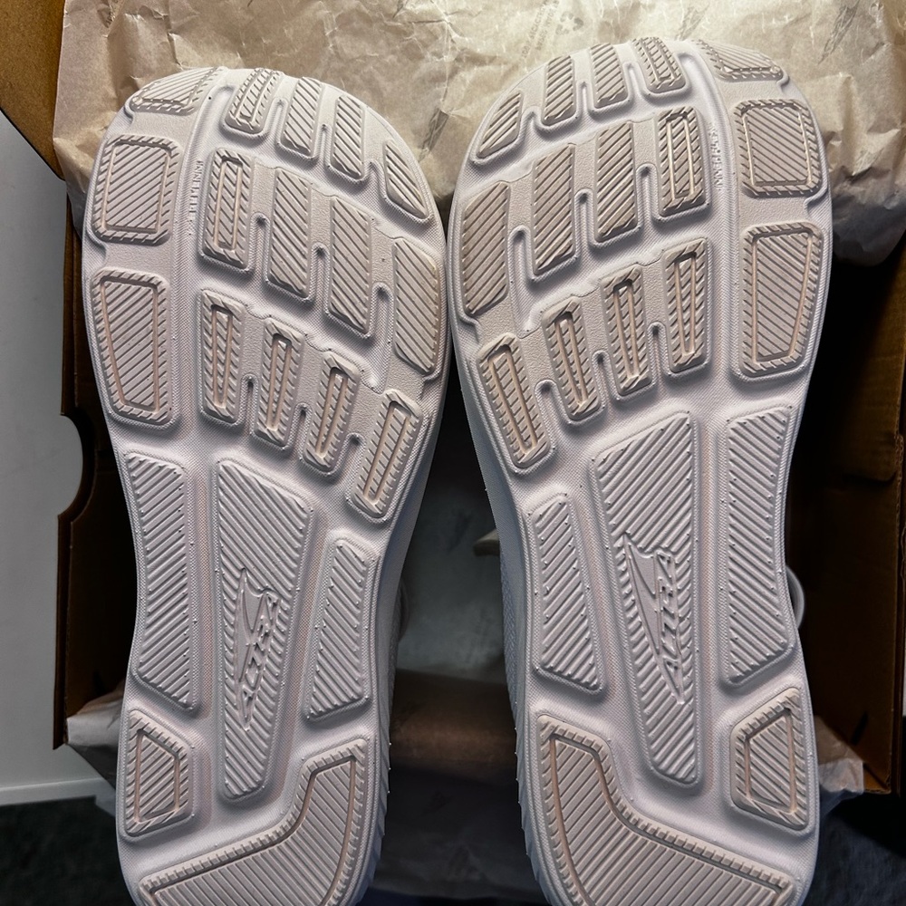 Altra Escalante Women's White Sneakers - Picture 3 of 7